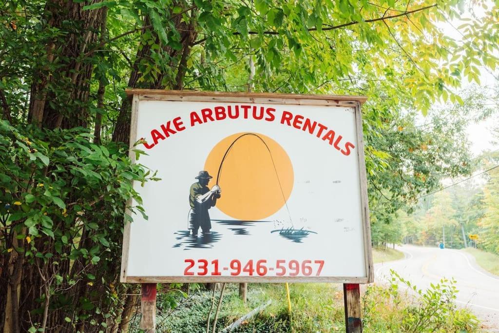 Arbutus Lake 3 Bedroom Cottage 트래버스 시티 외부 사진